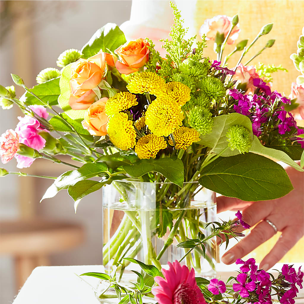 Bold & Bright – A Florist Original – LEE'S FLORIST & GREENHOUSE, Center Line MI