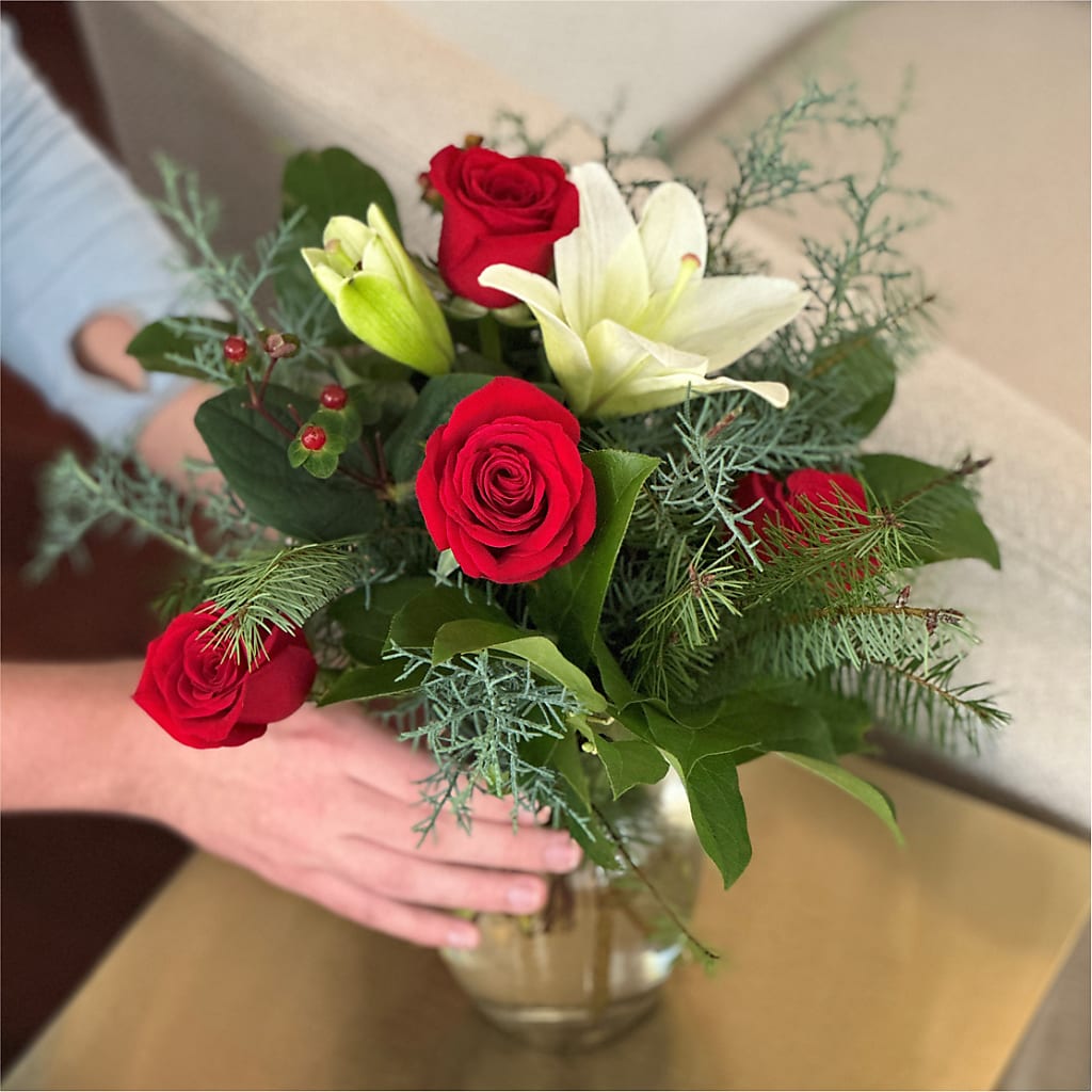 Glittering Lights Bouquet – LEE'S FLORIST & GREENHOUSE, Center Line MI