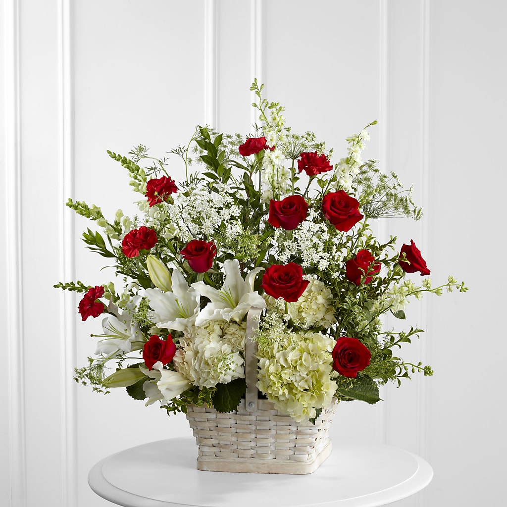 In Loving Memory Arrangement – LEE'S FLORIST & GREENHOUSE, Center Line MI