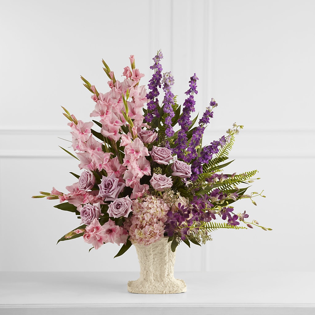 Flowing Garden Arrangement – LEE'S FLORIST & GREENHOUSE, Center Line MI