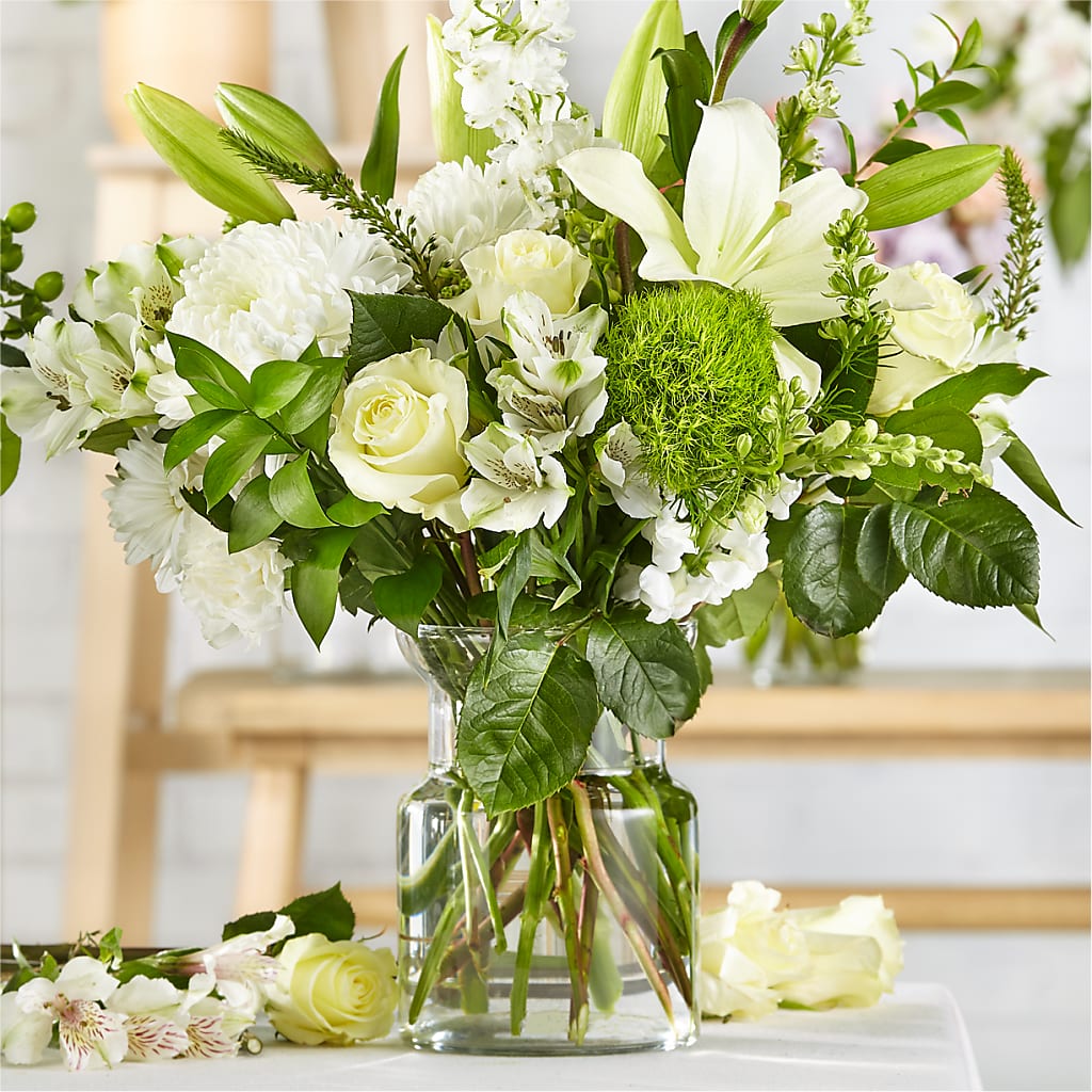 Classic Ivory – A Florist Original – LEE'S FLORIST & GREENHOUSE, Center Line MI