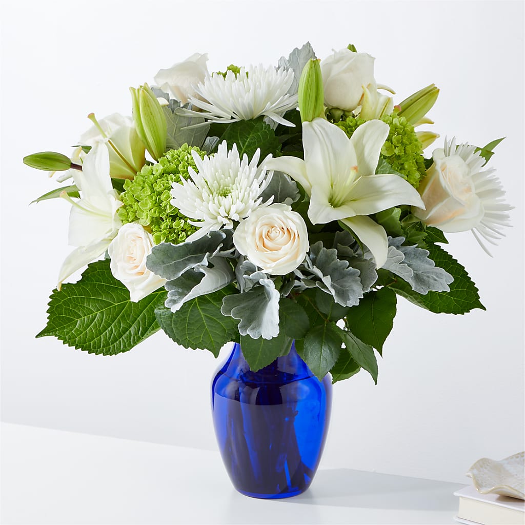 Snowy Dreams Bouquet – LEE'S FLORIST & GREENHOUSE, Center Line MI