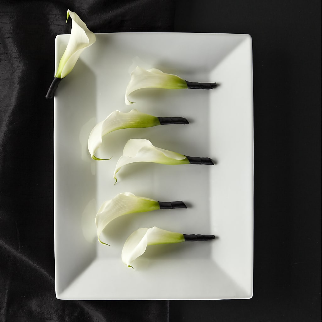 Calla Lily Promise Boutonniere – LEE'S FLORIST & GREENHOUSE, Center Line MI
