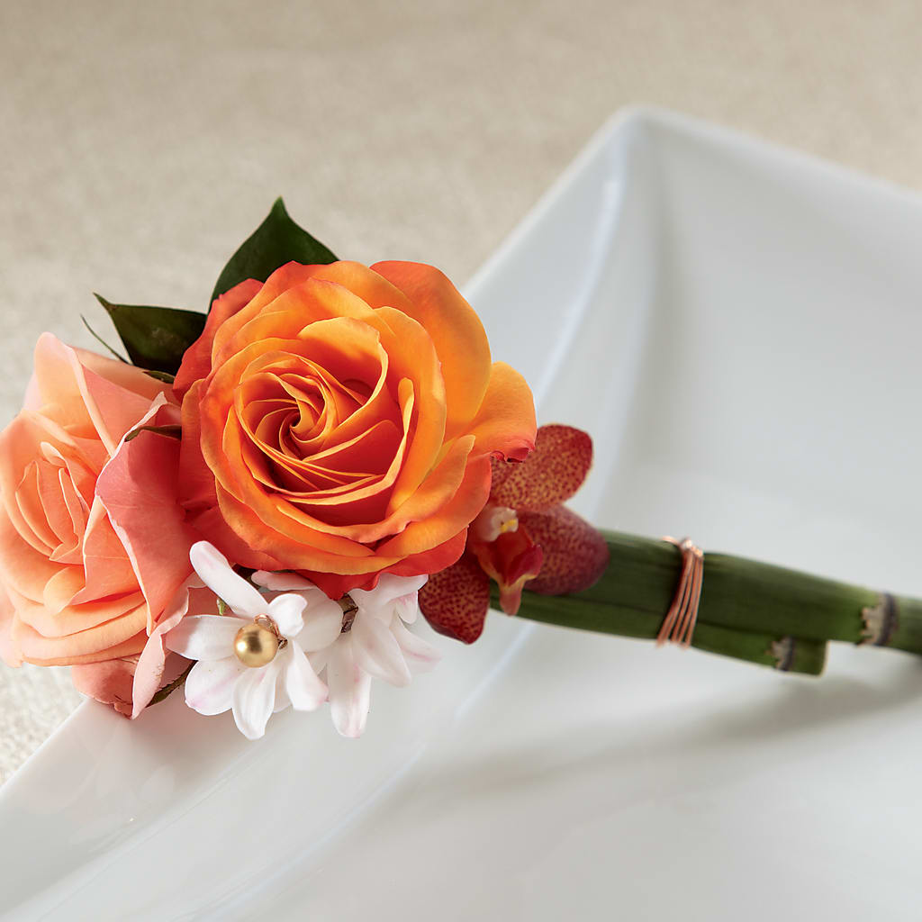 Sunset Dream Boutonniere – LEE'S FLORIST & GREENHOUSE, Center Line MI