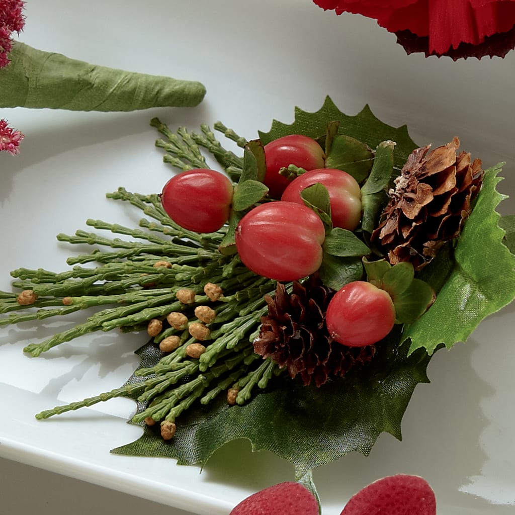 Red Berry Boutonniere – LEE'S FLORIST & GREENHOUSE, Center Line MI