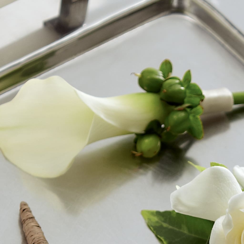 White Calla Boutonniere – LEE'S FLORIST & GREENHOUSE, Center Line MI
