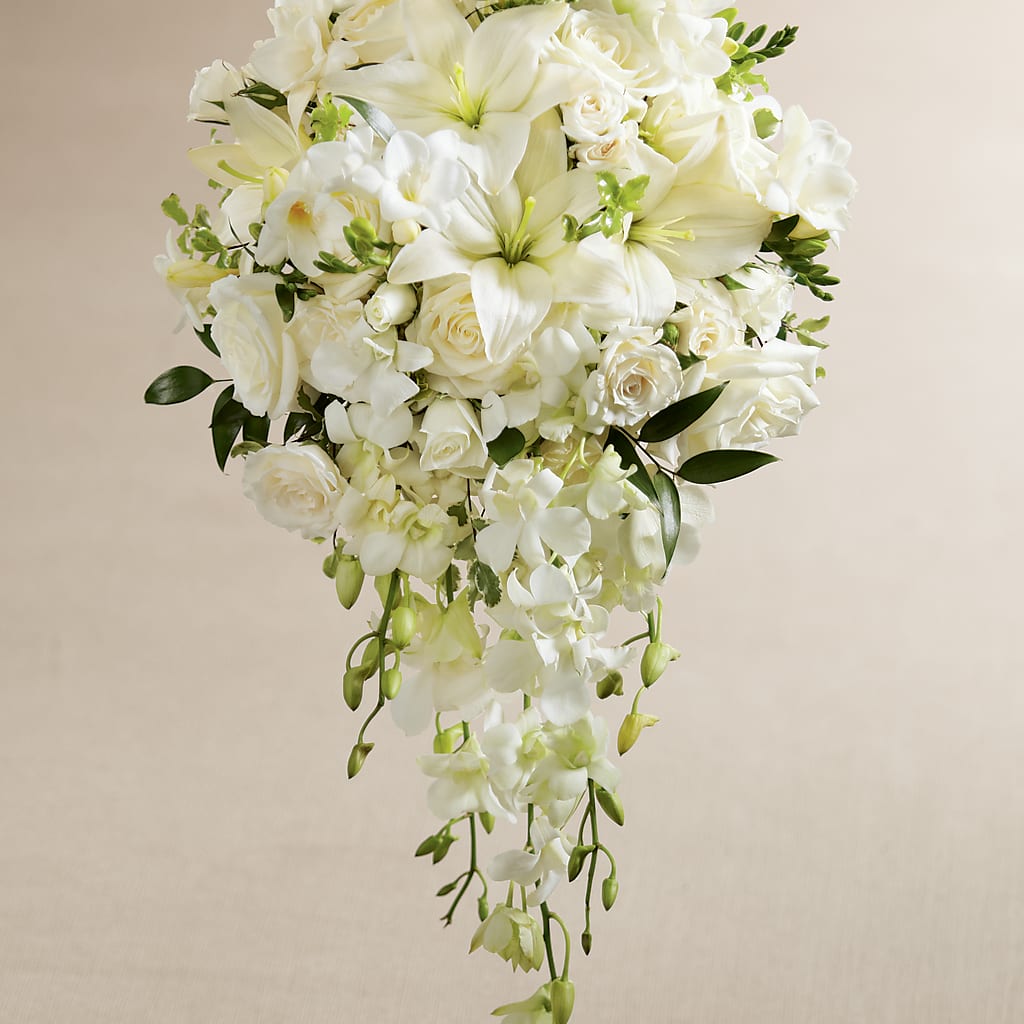 White Wonders Bouquet – LEE'S FLORIST & GREENHOUSE, Center Line MI