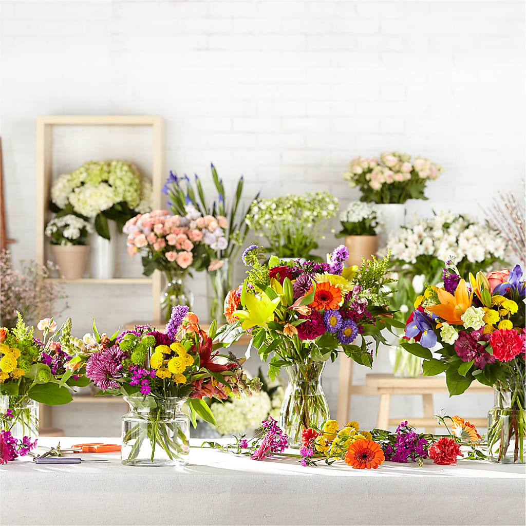 Bold & Bright – A Florist Original – LEE'S FLORIST & GREENHOUSE, Center Line MI