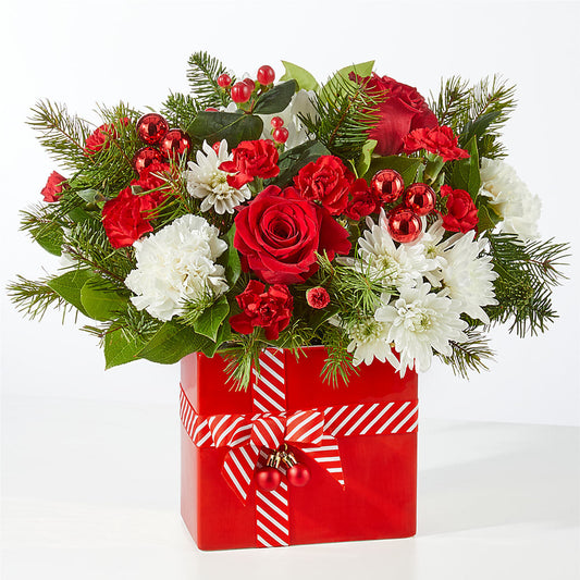 Presents Under the Tree Bouquet – LEE'S FLORIST & GREENHOUSE, Center Line MI