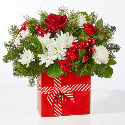 Presents Under the Tree Bouquet – LEE'S FLORIST & GREENHOUSE, Center Line MI