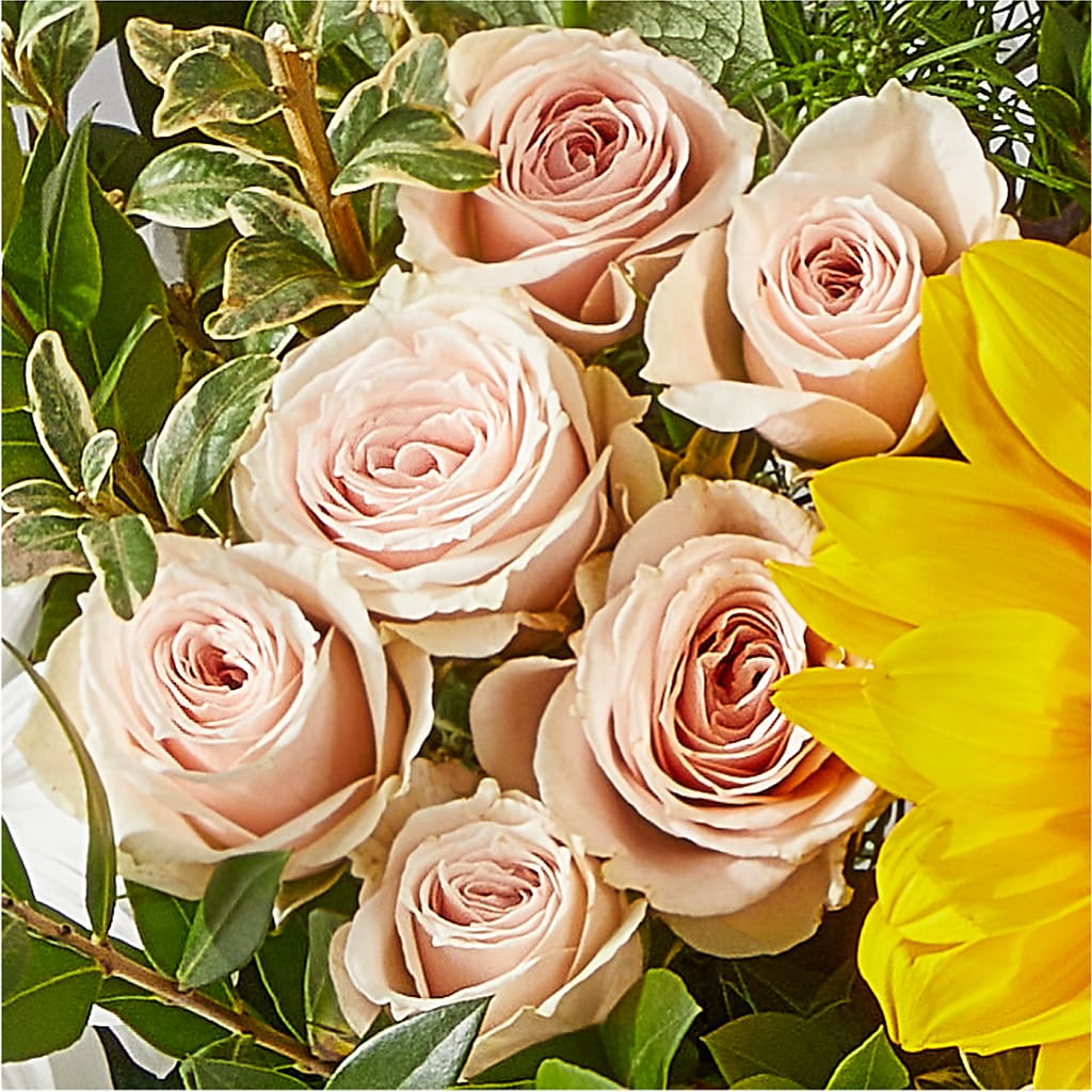 The Good Life Bouquet – LEE'S FLORIST & GREENHOUSE, Center Line MI