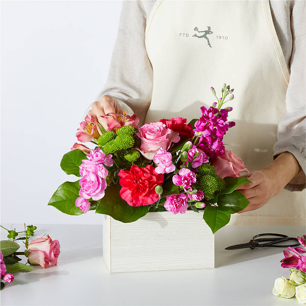 Sweetberry Box – A Florist Original – LEE'S FLORIST & GREENHOUSE, Center Line MI