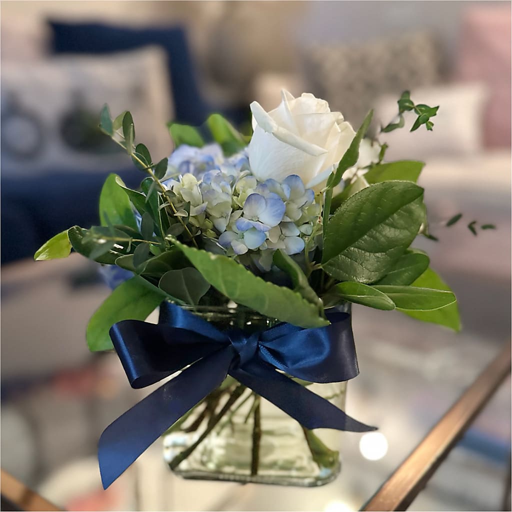 Sky Blue Delight Bouquet – LEE'S FLORIST & GREENHOUSE, Center Line MI