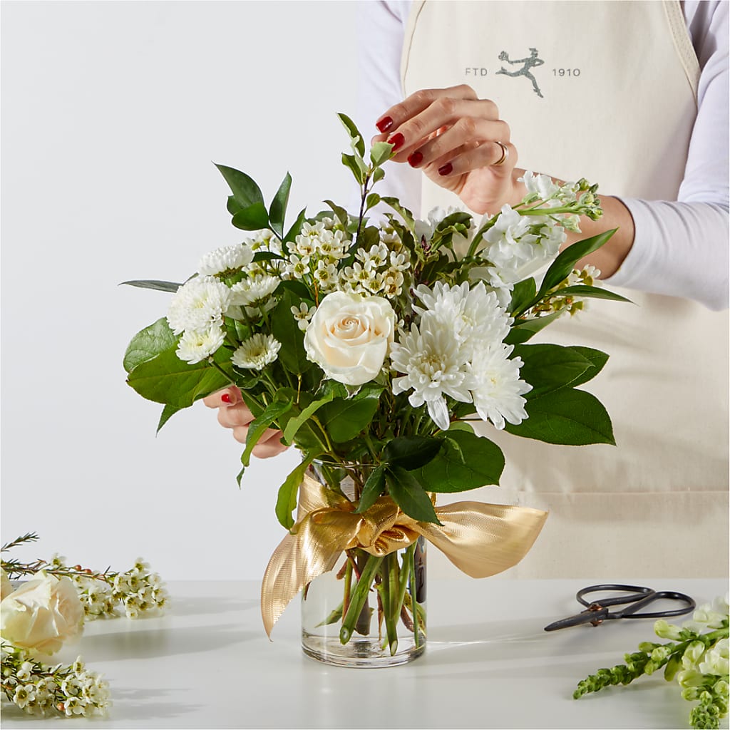 New Beginnings – A Florist Original – LEE'S FLORIST & GREENHOUSE, Center Line MI