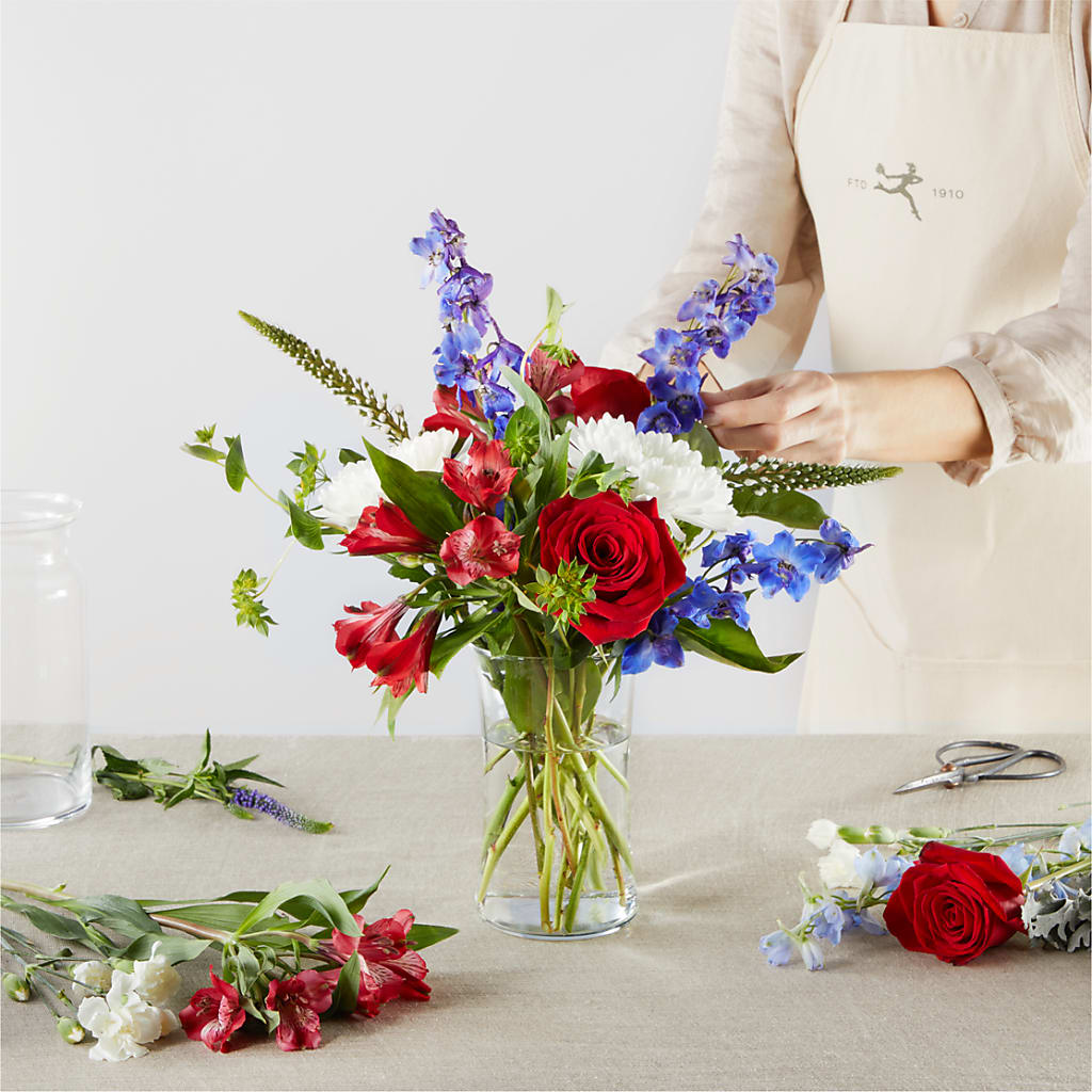 Star Spangled - A Florist Original – LEE'S FLORIST & GREENHOUSE, Center Line MI