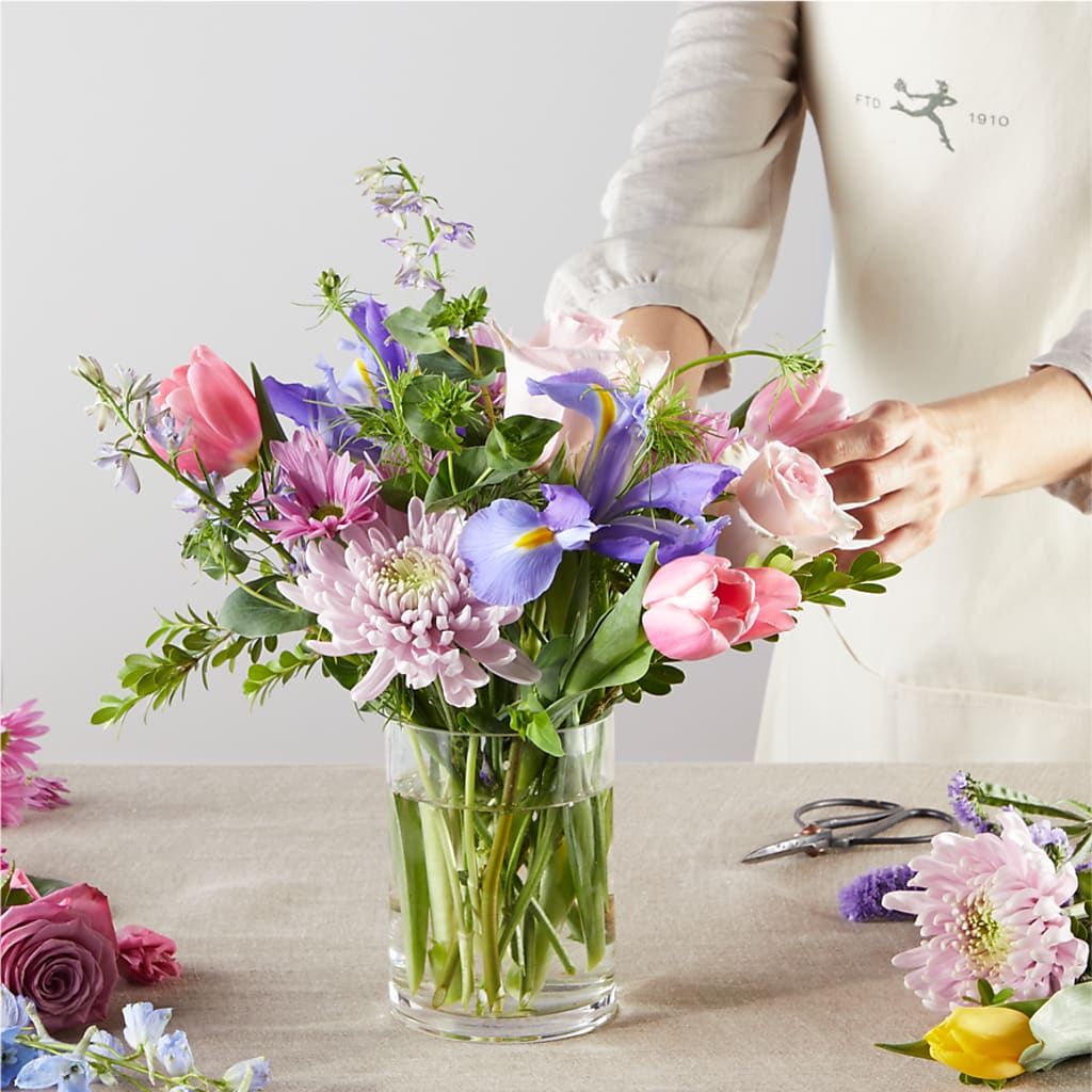 Pastel Tradition - A Florist Original – LEE'S FLORIST & GREENHOUSE, Center Line MI