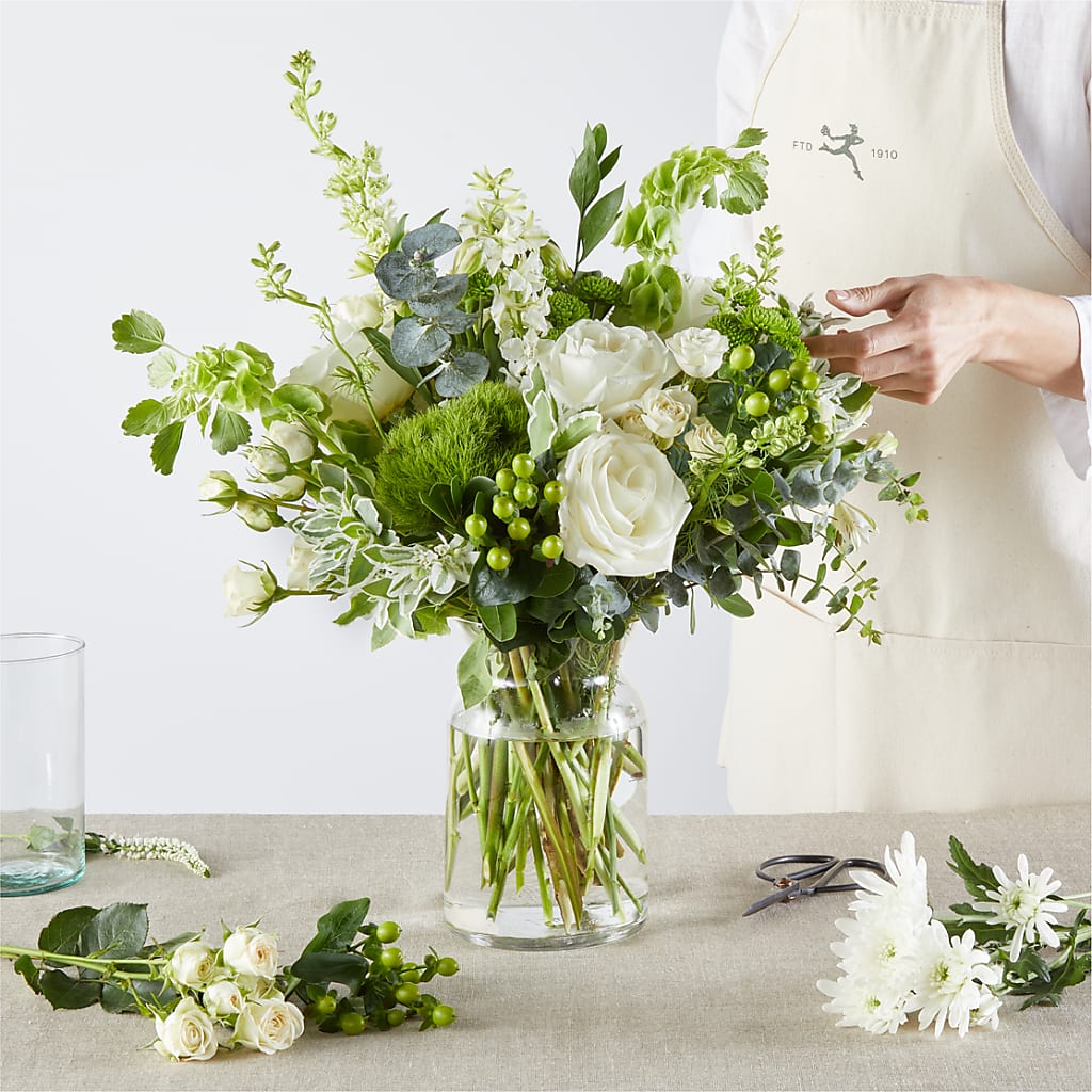 Irish Garden - A Florist Original – LEE'S FLORIST & GREENHOUSE, Center Line MI