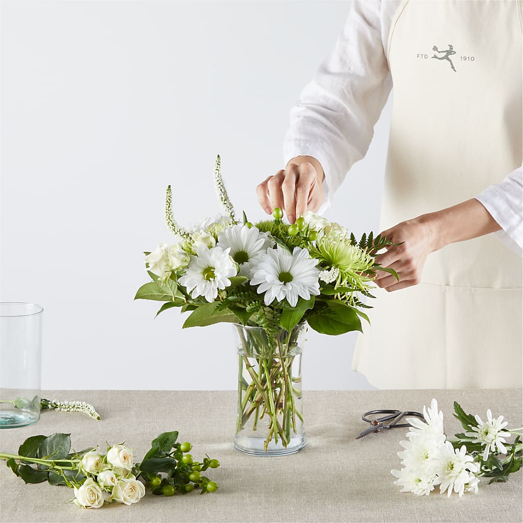 Irish Garden - A Florist Original – LEE'S FLORIST & GREENHOUSE, Center Line MI