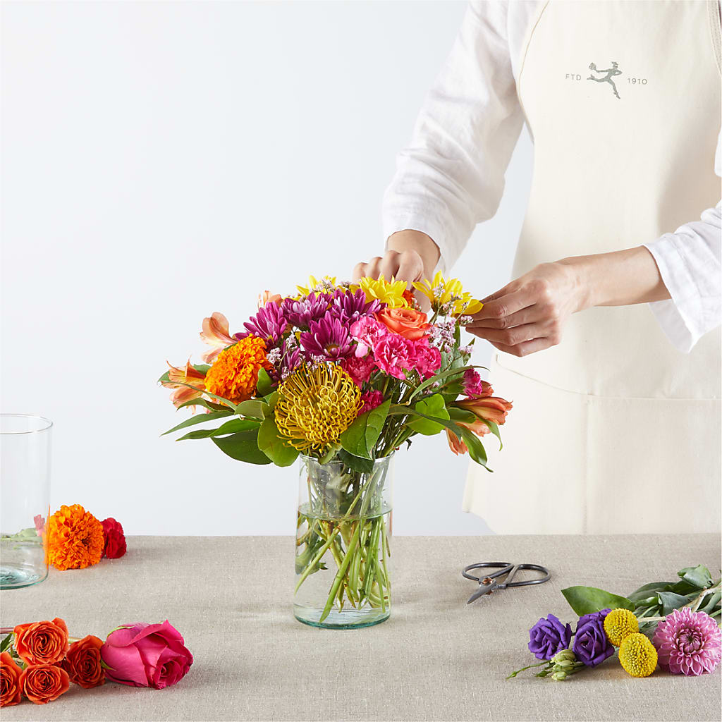 Feast of Color – A Florist Original – LEE'S FLORIST & GREENHOUSE, Center Line MI