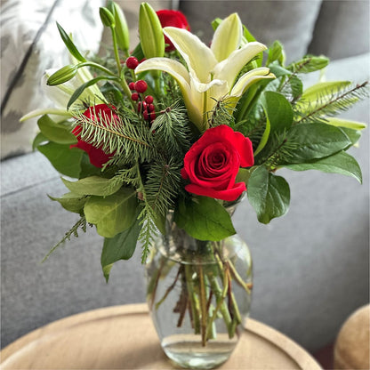 Sparkling Snowflakes Bouquet – LEE'S FLORIST & GREENHOUSE, Center Line MI