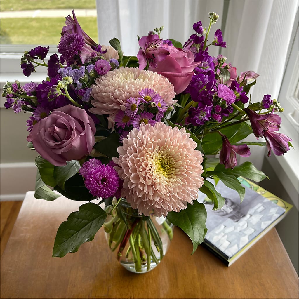 Ultraviolet Bouquet – LEE'S FLORIST & GREENHOUSE, Center Line MI