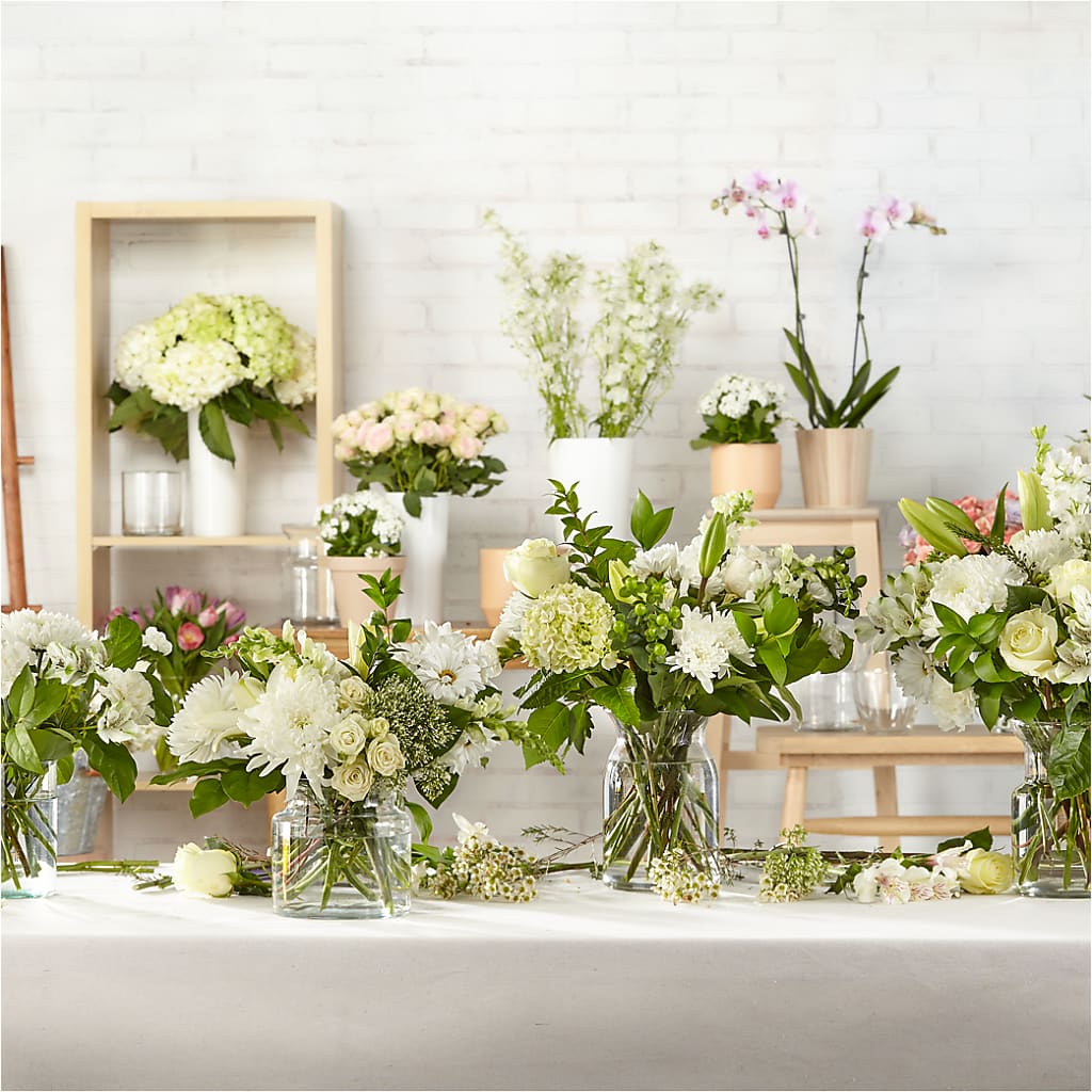 Classic Ivory – A Florist Original – LEE'S FLORIST & GREENHOUSE, Center Line MI