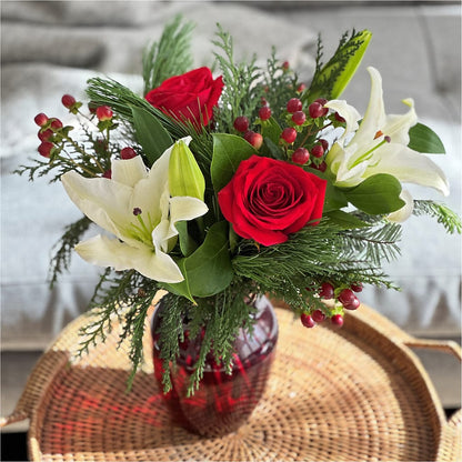 Evergreen Delight Bouquet – LEE'S FLORIST & GREENHOUSE, Center Line MI