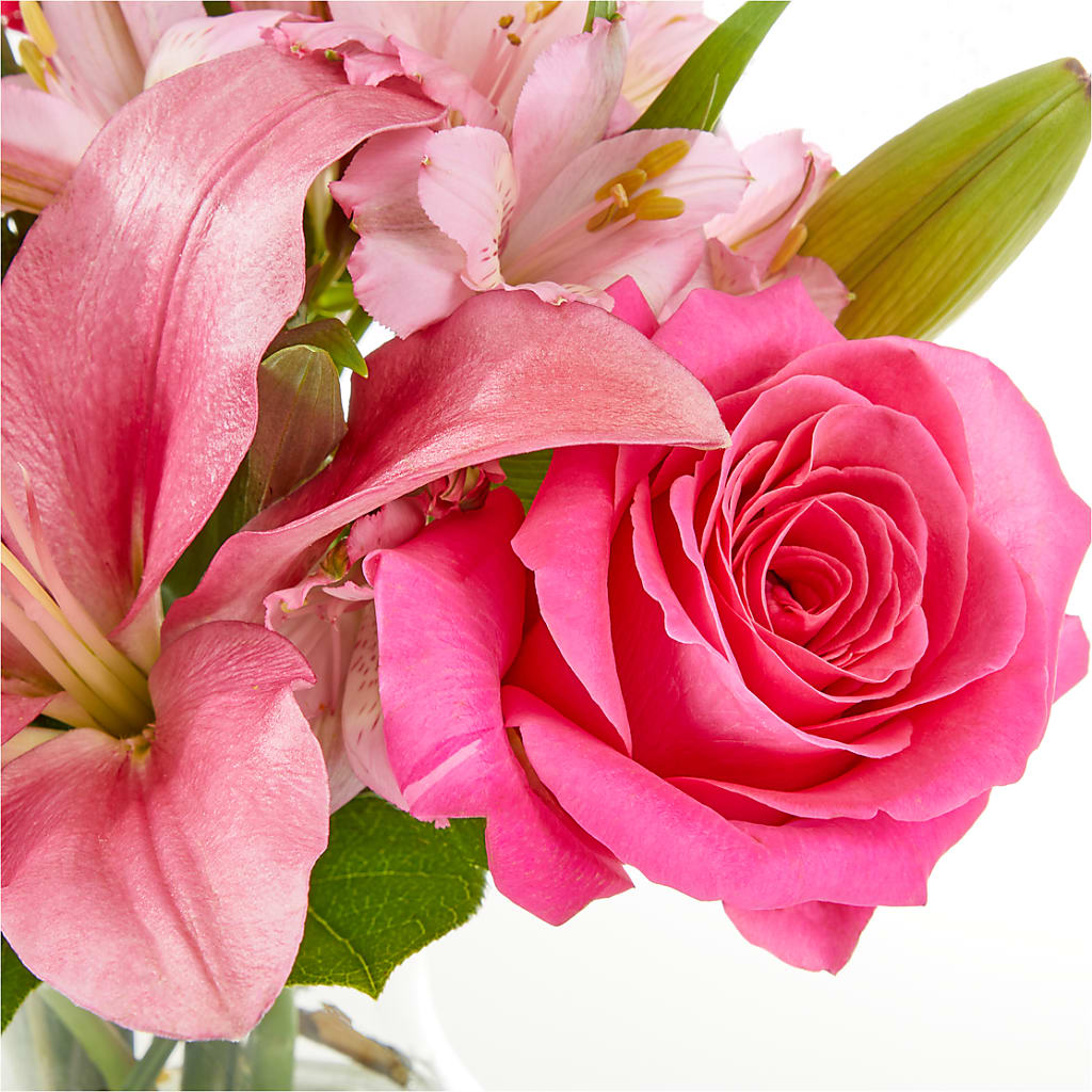 Lots of Love Bouquet – LEE'S FLORIST & GREENHOUSE, Center Line MI