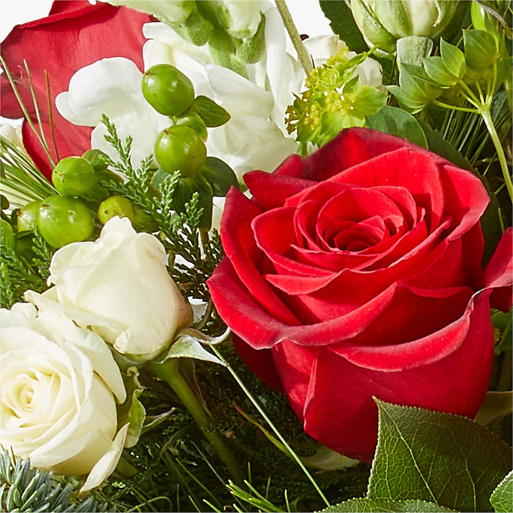 Deck the Halls Bouquet – LEE'S FLORIST & GREENHOUSE, Center Line MI