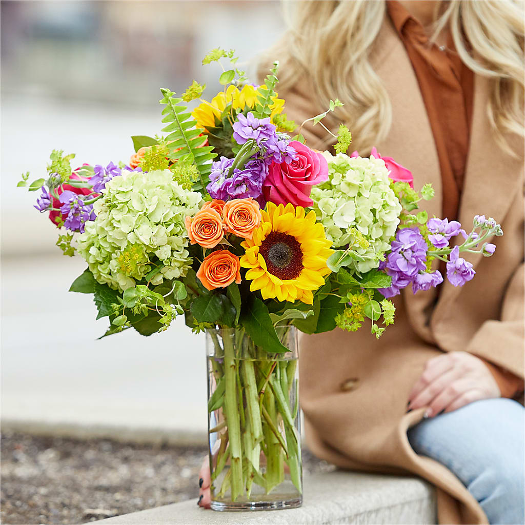 Vibrant Greetings Bouquet – LEE'S FLORIST & GREENHOUSE, Center Line MI