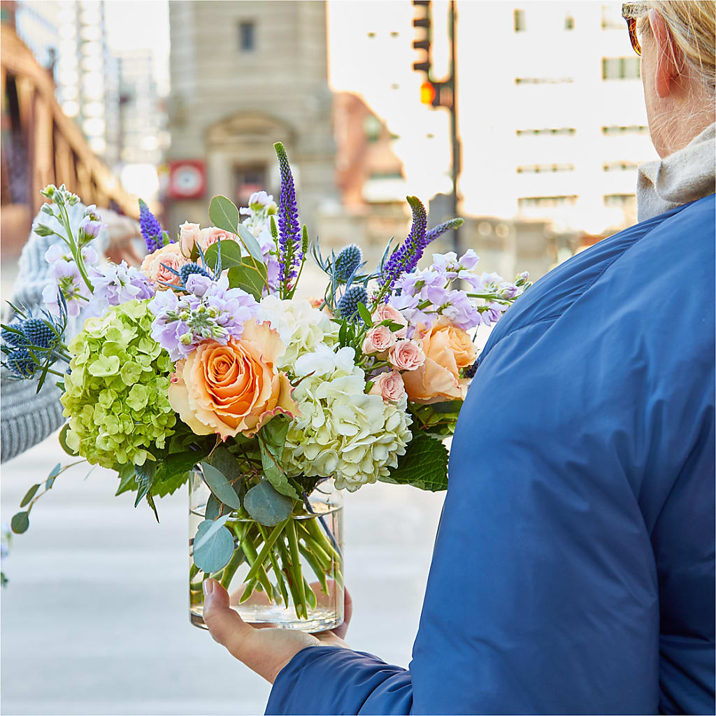 Porch Swing Bouquet – LEE'S FLORIST & GREENHOUSE, Center Line MI