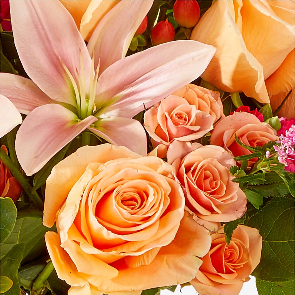 Bisous Bouquet – LEE'S FLORIST & GREENHOUSE, Center Line MI