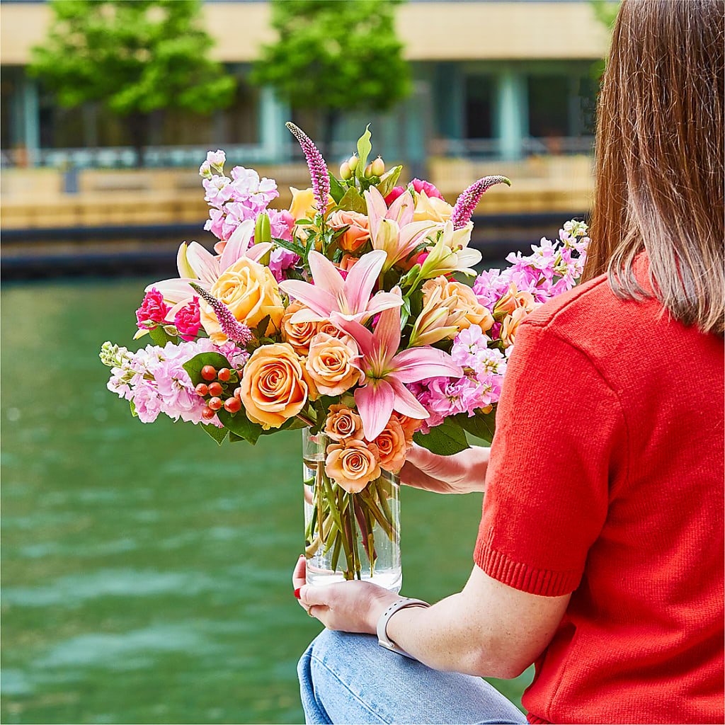 Bisous Bouquet – LEE'S FLORIST & GREENHOUSE, Center Line MI
